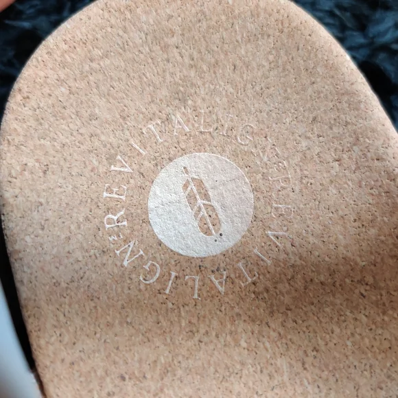 REVITALIGN Arch Support Women's Excursion Sandal Size 9 Rose Gold - Picture 2 of 4